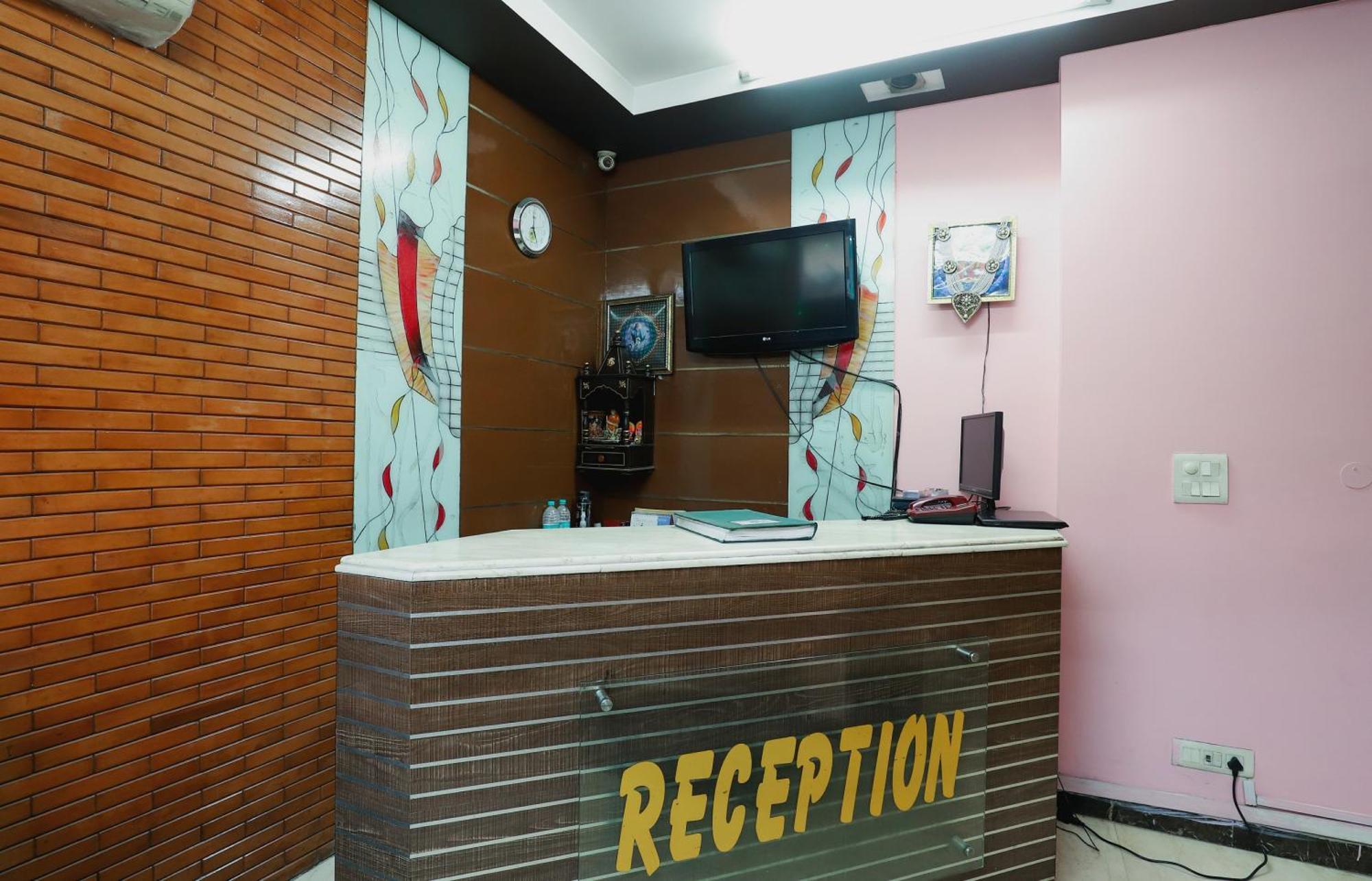 Hotel O J P Inn Near Patel Nagar Metro Station 뉴델리 외부 사진