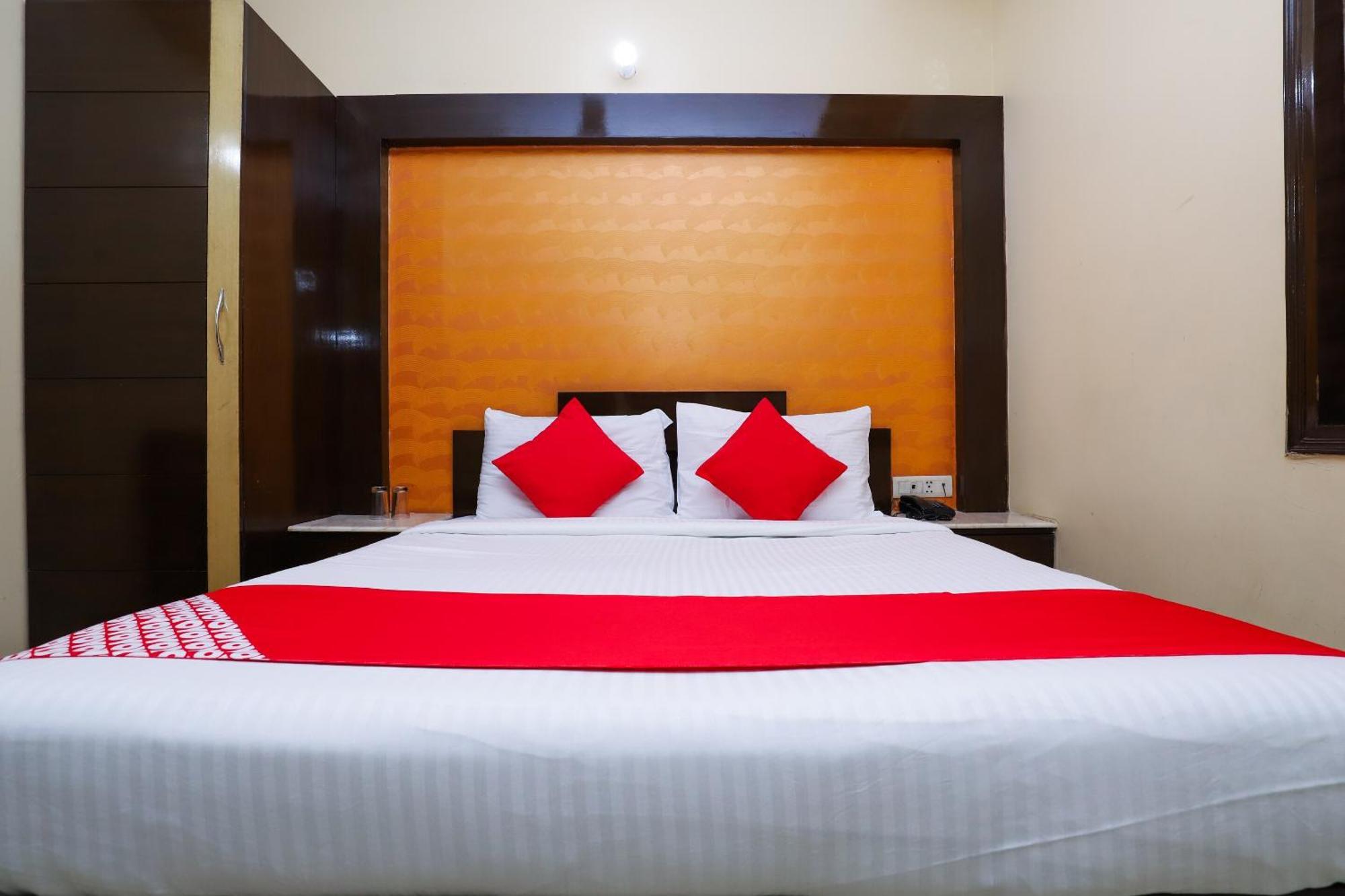 Hotel O J P Inn Near Patel Nagar Metro Station 뉴델리 외부 사진